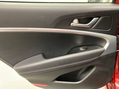 Used 2022 Genesis G70 2.0T image 11