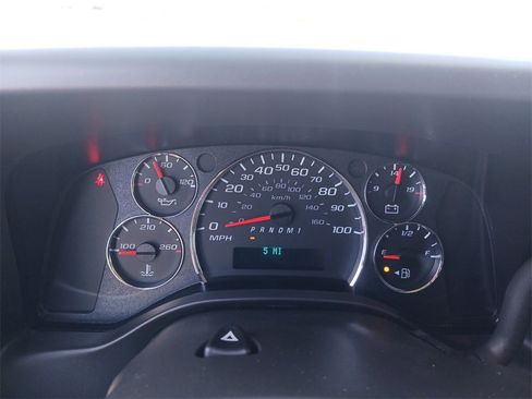 New 2025 Chevrolet Express 3500 Extended image 18