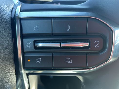 Used 2025 GMC Sierra EV Denali AWD/4WD image 15