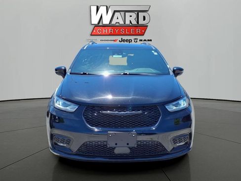 Used 2025 Chrysler Pacifica Limited FWD image 20