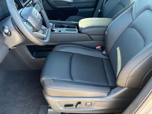 New 2026 Nissan Pathfinder SL image 18