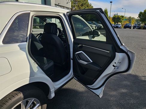 Used 2023 Audi Q3 2.0T Premium Plus w/ Premium Plus Package image 12