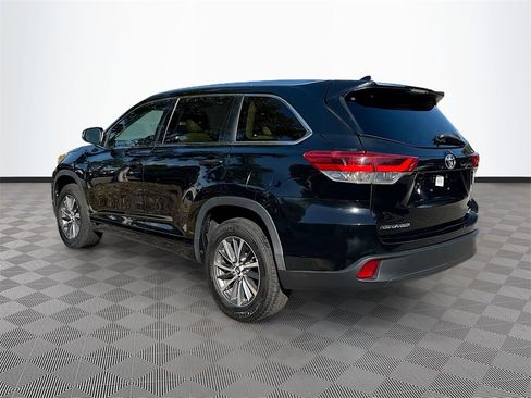 Used 2017 Toyota Highlander XLE image 8