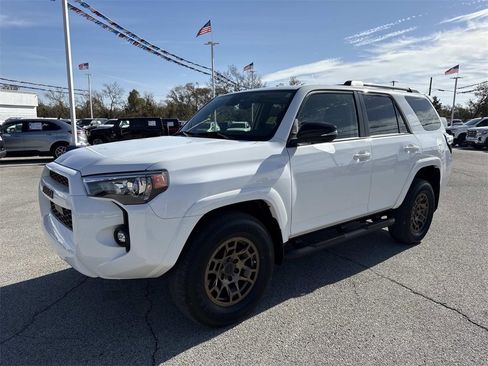 Used 2023 Toyota 4Runner 40th Anniversary SE image 2