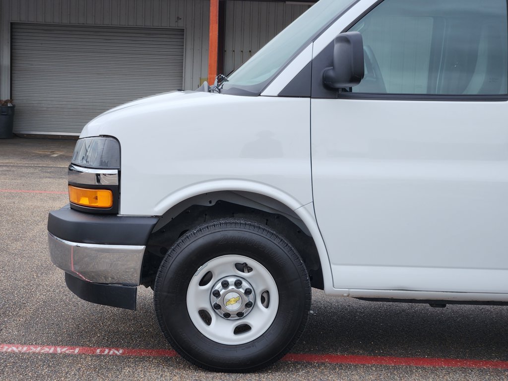 Used 2025 Chevrolet Express 2500 LT w/ LT Preferred Equipment Group RWD image 9