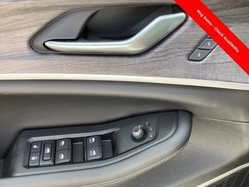 Used 2023 Jeep Grand Cherokee 4WD 4xe image 5