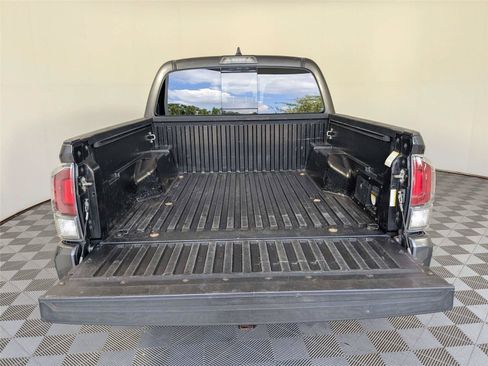 Used 2020 Toyota Tacoma TRD Sport AWD/4WD image 10