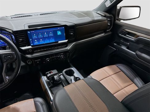 Used 2024 Chevrolet Silverado 1500 High Country w/ Technology Package image 25