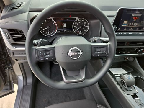 New 2026 Nissan Rogue S image 32