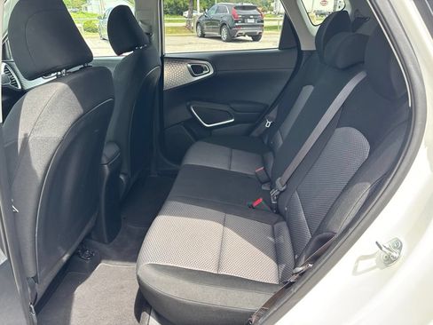 Used 2025 Kia Soul LX w/ LX Technology Package FWD image 14