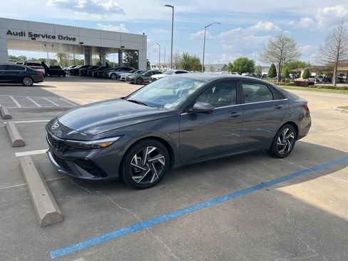 Used 2024 Hyundai Elantra Limited image 4