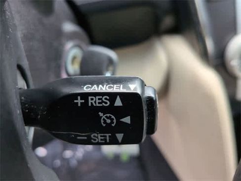 Used 2014 Toyota Camry L image 38