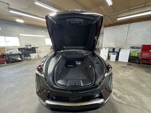 New 2025 Cadillac Escalade IQ Luxury 2 image 31