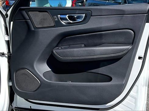Used 2022 Volvo XC60 B5 Momentum w/ Climate Package image 21