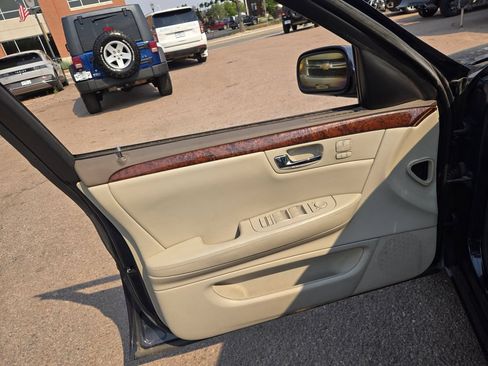 Used 2006 Cadillac DTS w/ Sun And Sound Package FWD image 15