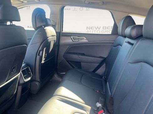 New 2026 Kia Sportage EX w/ EX Panorama Roof Package FWD image 13
