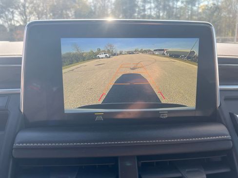 Used 2023 Chevrolet Suburban Premier image 22