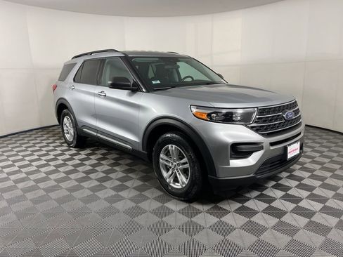 Used 2023 Ford Explorer XLT image 17
