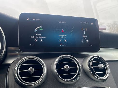 Used 2022 Mercedes-Benz GLC 300 4MATIC image 23