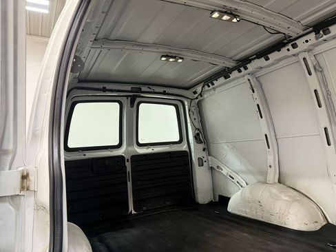 Used 2017 GMC Savana 2500 image 68