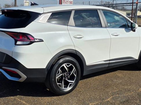 Used 2024 Kia Sportage LX FWD image 3