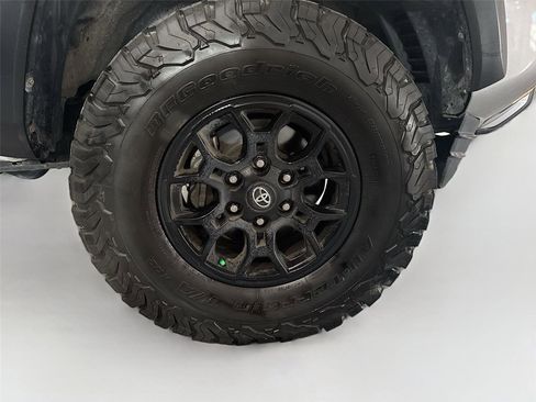 Used 2020 Toyota Tacoma SR w/ SX Package image 29