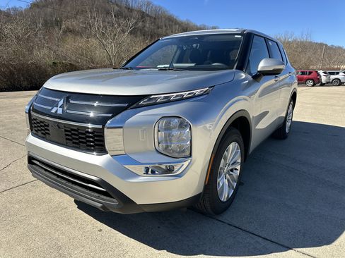 New 2026 Mitsubishi Outlander ES image 5