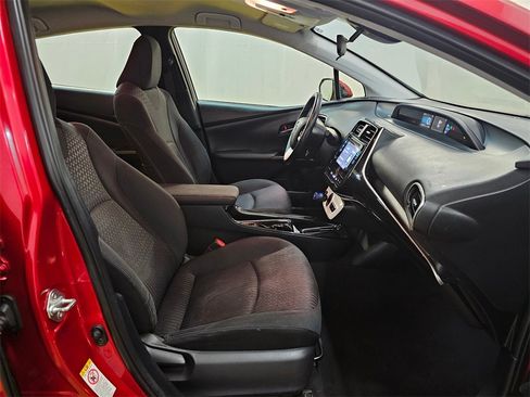 Used 2018 Toyota Prius Three image 11