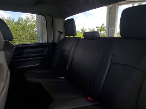 Used 2019 RAM 1500 Tradesman w/ Chrome Appearance Group RWD image 8