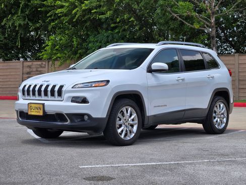 Used 2017 Jeep Cherokee Limited w/ Luxury Group AWD/4WD image 7