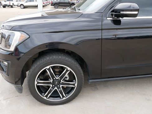 Used 2021 Ford Expedition Limited image 4