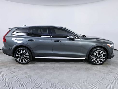 Used 2026 Volvo V60 B5 Cross Country Ultra w/ Climate Package AWD/4WD image 29
