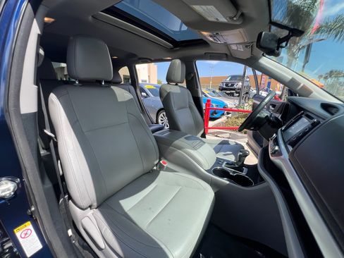 Used 2015 Toyota Highlander XLE FWD image 41