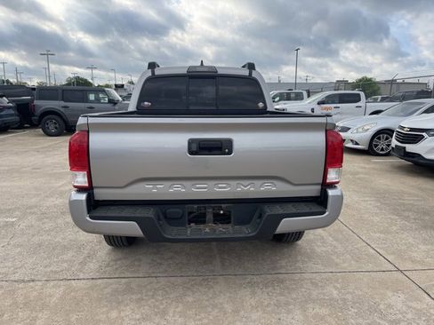 Used 2017 Toyota Tacoma SR w/ SR Convenience Package image 2