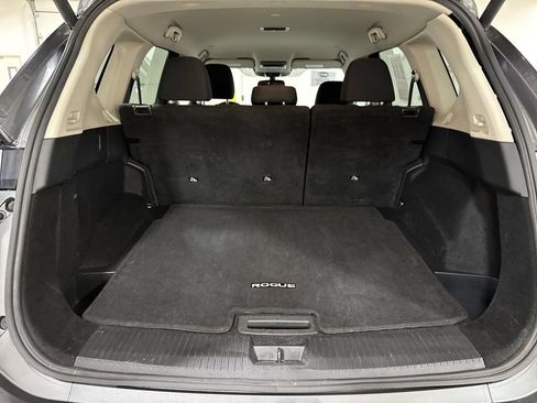 Used 2024 Nissan Rogue SV FWD image 23