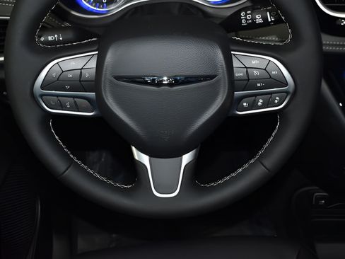 New 2026 Chrysler Pacifica Select AWD/4WD image 22