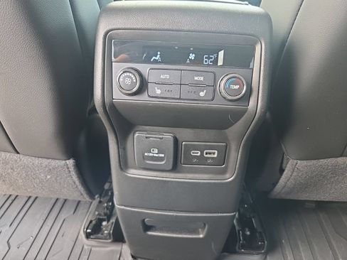 Used 2023 GMC Acadia SLT w/ Preferred Package AWD/4WD image 25