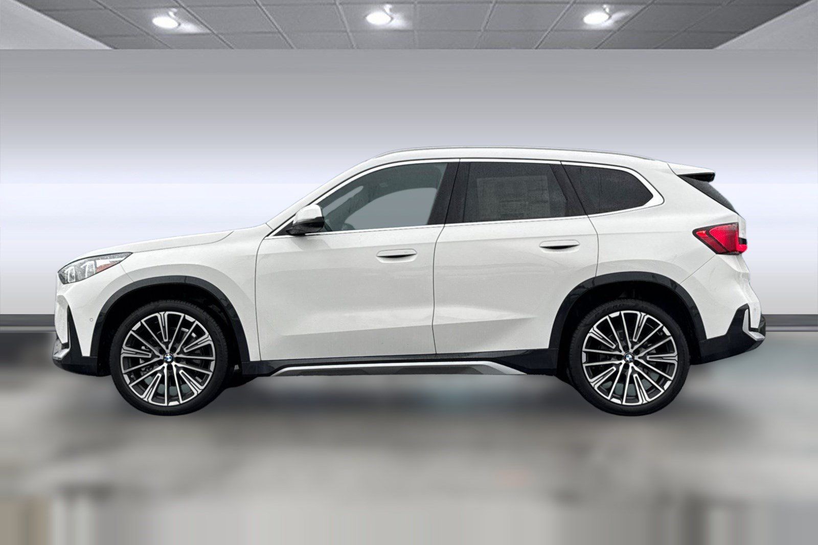 Used 2026 BMW X1 xDrive28i w/ Technology Package AWD/4WD image 2