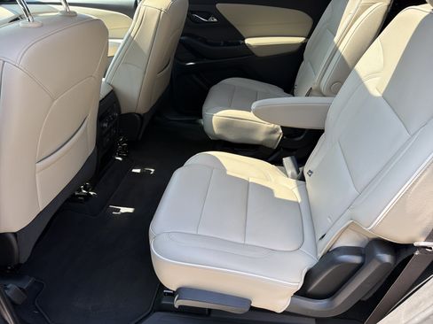 Used 2023 Chevrolet Traverse Premier FWD image 22