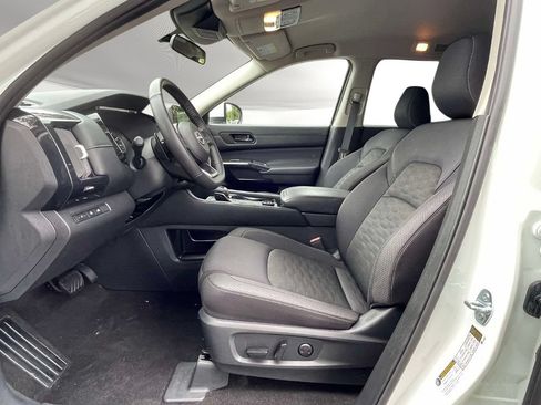 Used 2025 Nissan Pathfinder SV AWD/4WD image 16