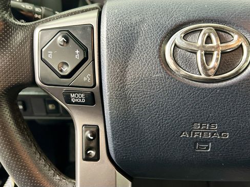 Used 2018 Toyota Tacoma SR5 image 18