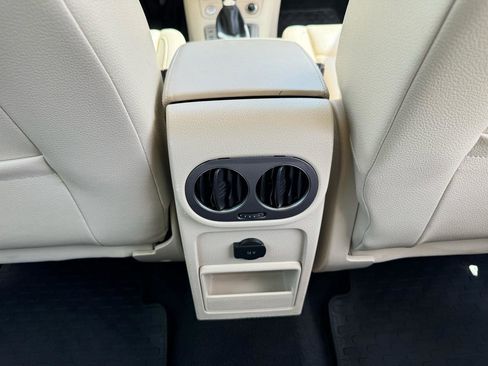 Used 2017 Volkswagen Tiguan S image 31