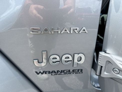 Used 2019 Jeep Wrangler Unlimited Sahara AWD/4WD image 25
