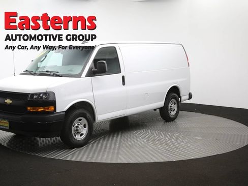 Used 2020 Chevrolet Express 3500 w/ Driver Convenience Package RWD image 53