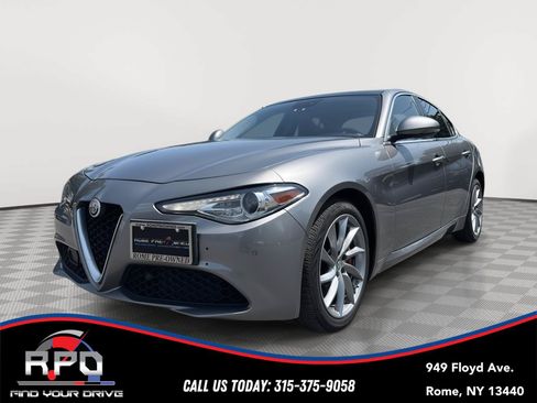 Used 2018 Alfa Romeo Giulia AWD image 1