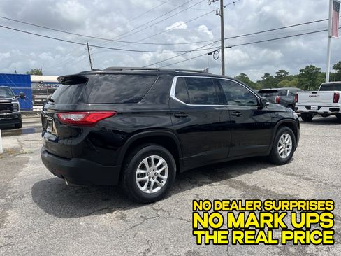 Used 2020 Chevrolet Traverse LT FWD image 2