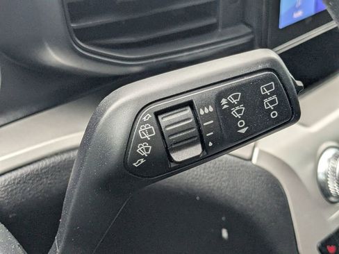 Used 2022 Ford Explorer XLT image 29