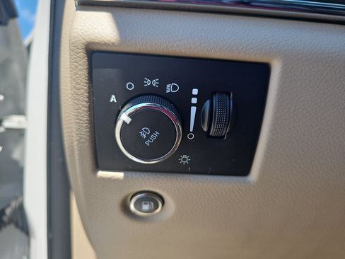 Used 2020 Jeep Grand Cherokee Overland AWD/4WD image 25