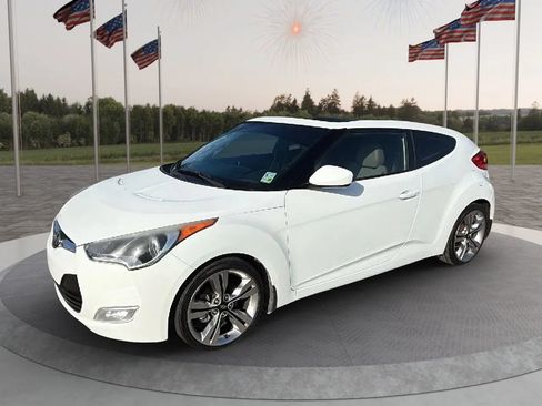 Used 2013 Hyundai Veloster w/ Style Pkg FWD image 3