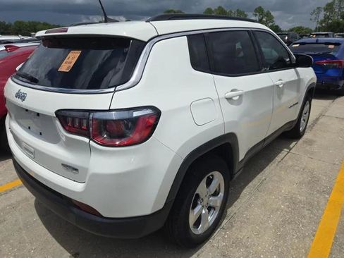 Used 2019 Jeep Compass Latitude w/ Popular Equipment Group AWD/4WD image 3
